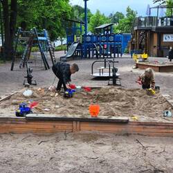 Spielplatztreiben bis zur Schlafenszeit