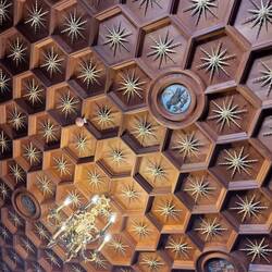 144 Sterne, die den Dachhimmel ziehren