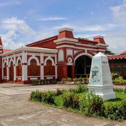 The former train station building. Now it is no longer in use, there are no more trains...