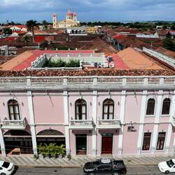 Note the typical colonial houses, with imposing facades and generous interior courtyards.