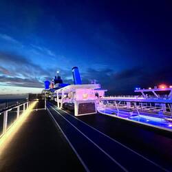 Ein letzter Rundgang auf dem Pooldeck