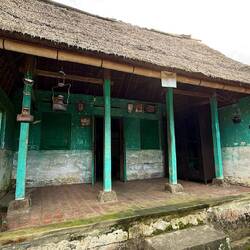 Haus der Eltern/wird vor der Heirat an den Sohn und Braut für ein paar Tage zur Verfügung gestellt