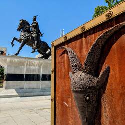 Statue of Gjergj Kastrioti Skanderbeg and a helm fitting art Installation