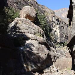 ...vorbei am 'Wächter aus Stein'