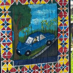 Da ist wohl jemand gegen die Baum gefahren und verstorben.