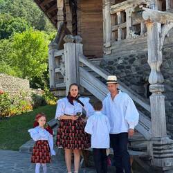 Die Familie fragt ob wir für sie Fotos machen können.