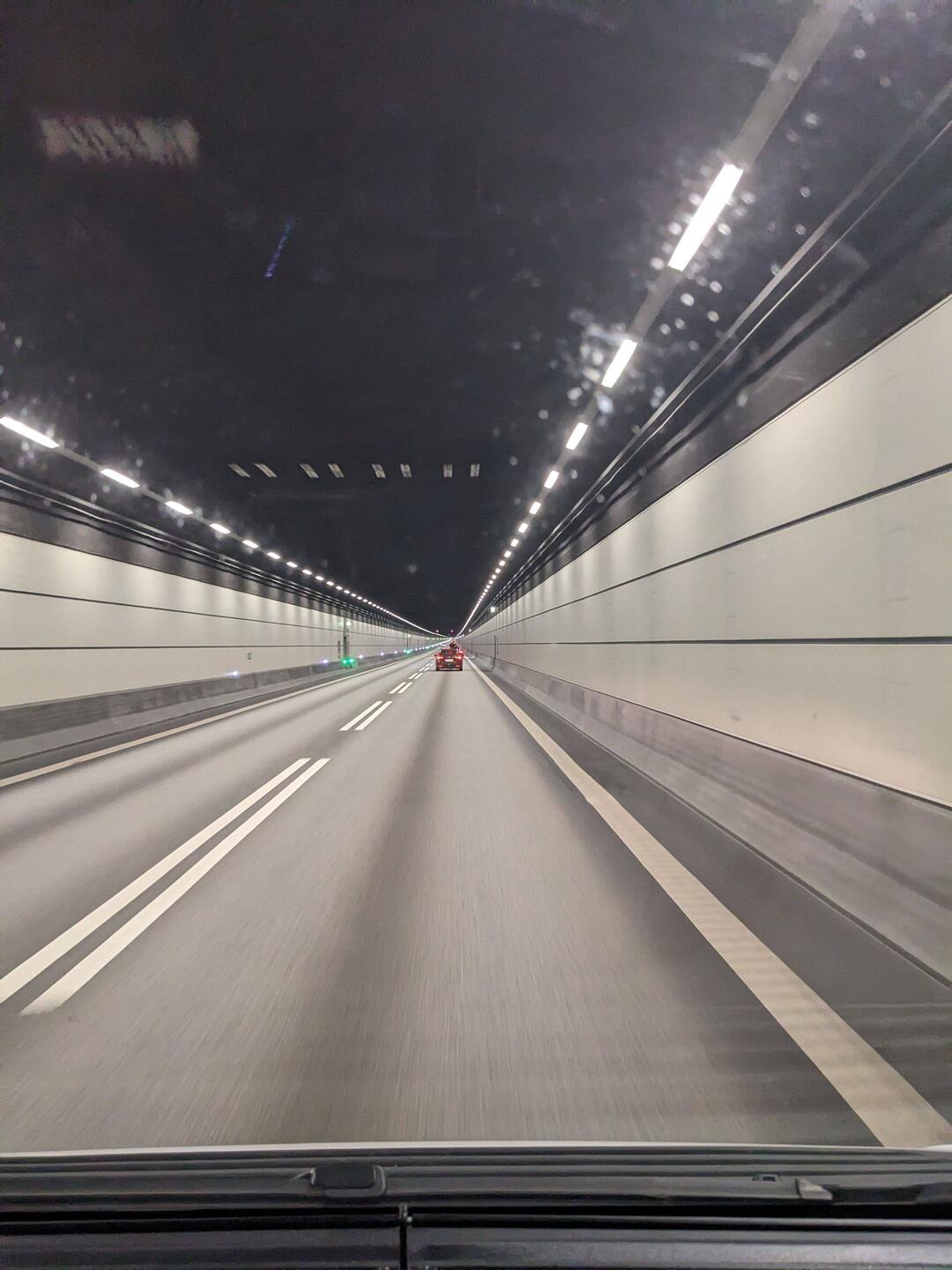 Wir lassen Dänemark hinter uns und tauchen erstmal unter die Ostsee in den Tunnel 🛝