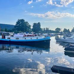 Die QUERCY aus Brisbane bei der Ausfahrt aus der Marina des MSC Trier