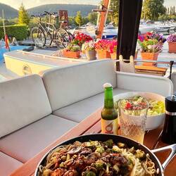 Lecker Pasta an Bord in der Marina Konz