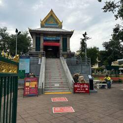 The active temple at San Pra Karn.