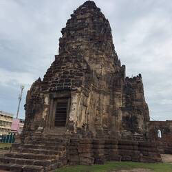 Prang Sam Yot.