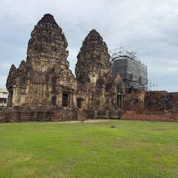 Prang Sam Yot.