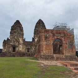 Prang Sam Yot.