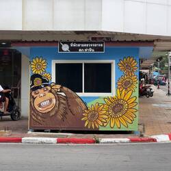 Police post opposite Prang Sam Yot.