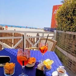Ausblick mit Aperol und Caffe