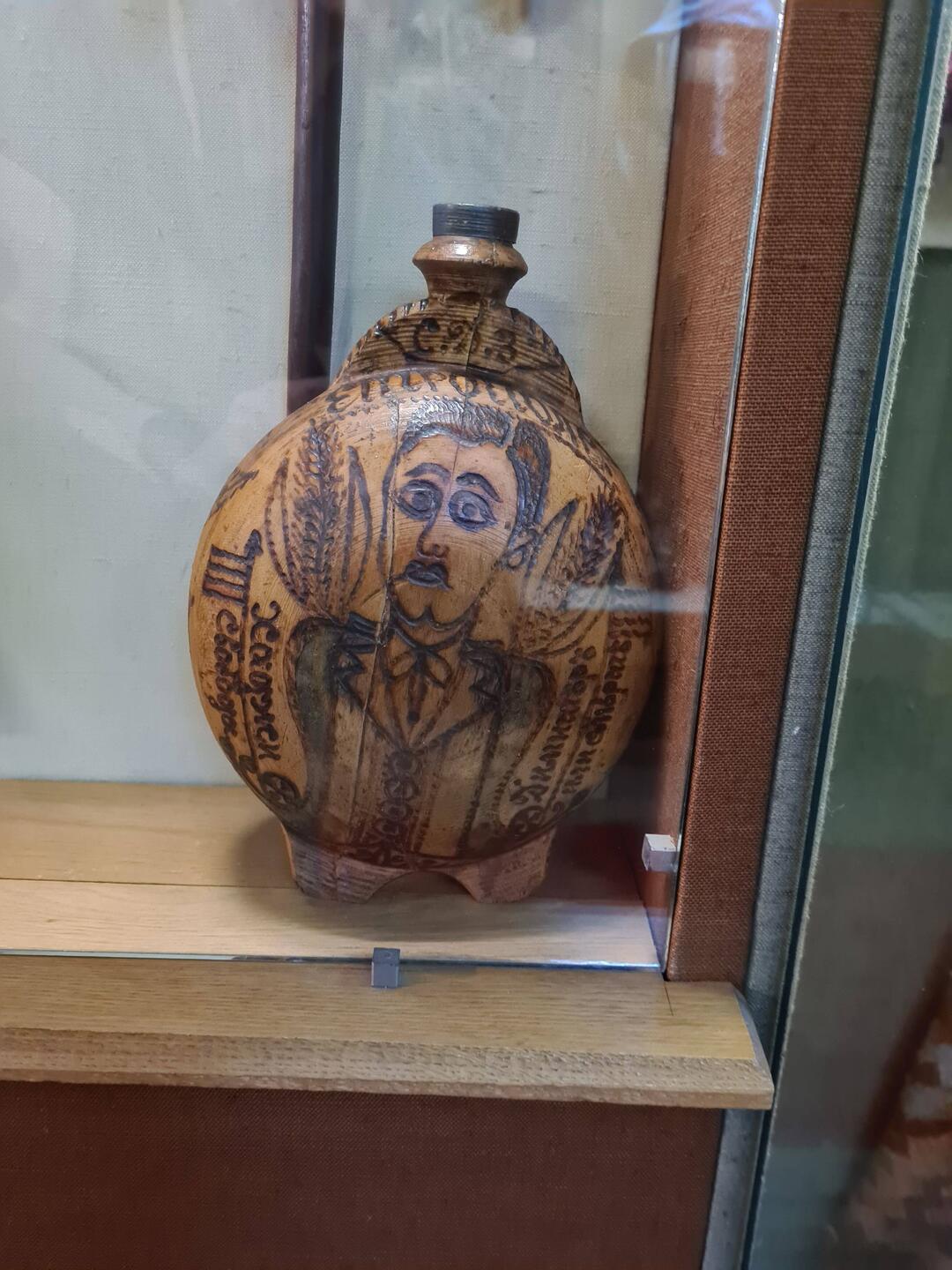Das ist eine schöne Trinkflasche, kein Vergleich zu meiner aus Plastik.