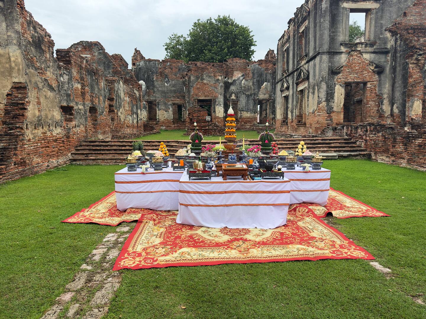 Offerings at Ban Wichayen.