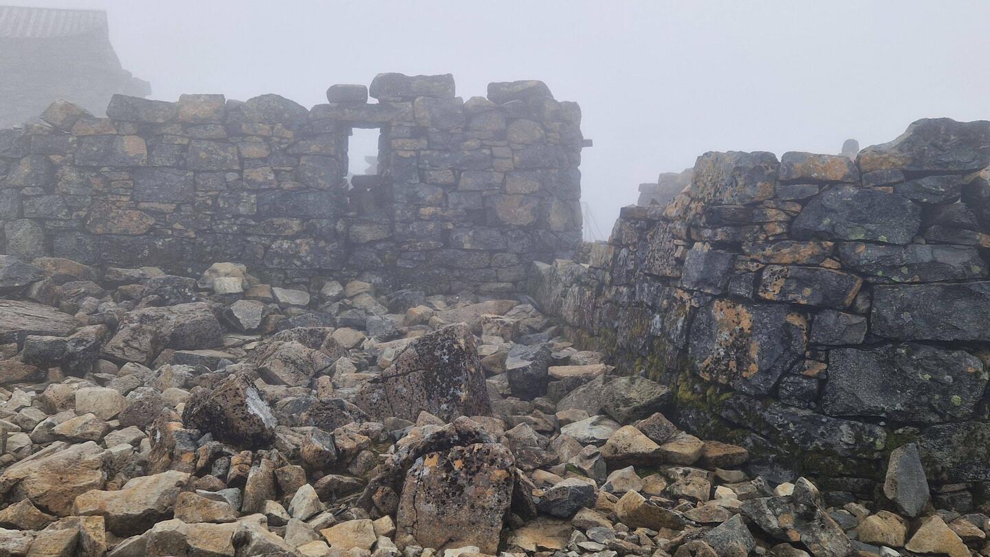 Ruinen auf dem Ben Nevis
