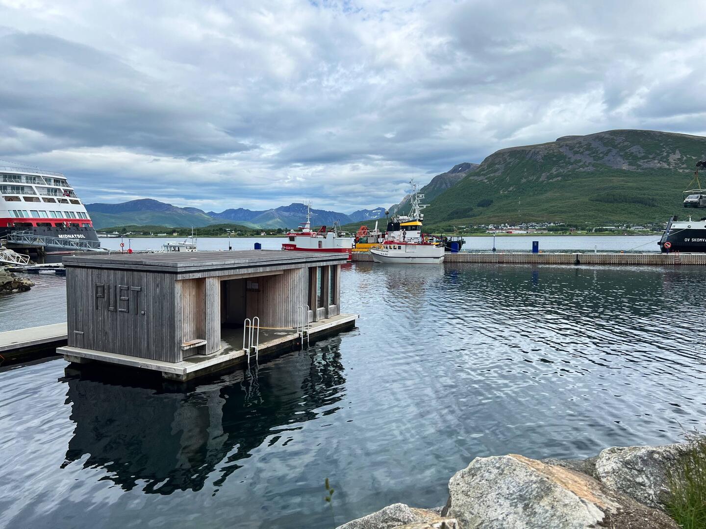 Saunaschiff im Hafen von Sortland