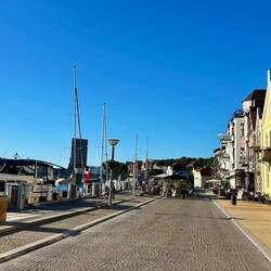 Die Hafen-Flaniermeile mit Stadthafen.