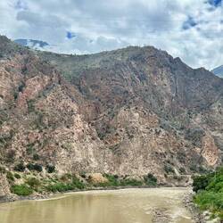 Rio Marañon umsäumt von Mangoplantagen hoch zum 3. Pass Richtung Celendín, Cajamarca