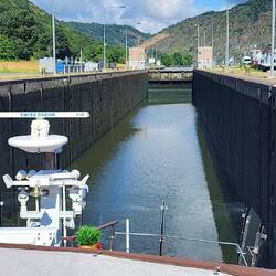 Coming into a lock along the Mosel.