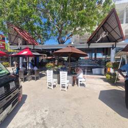 Roadside feed for lunch