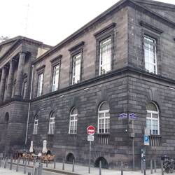 Das Rathaus... schön schwarz