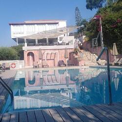 Der Pool am Morgen.
