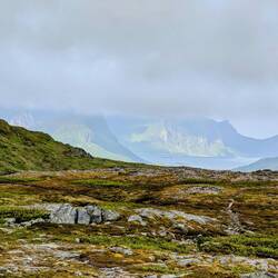 Berge mit Schnee im Hintergrund