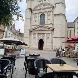 Kirche St Pierre aufgenommen vom Place St Pierre