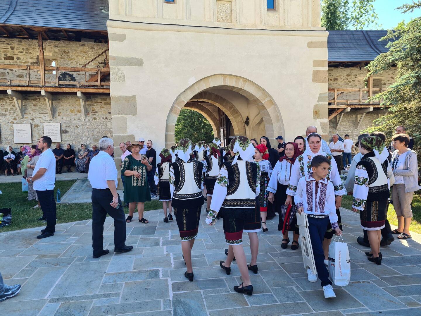 Der Eingang zu Kloster am Morgen