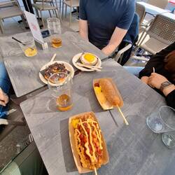Unsere Kostprobe-war sehr lecker(Corn-Dog)