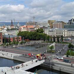 Blick vom Dach des Opernhauses auf den Hauptbahnhof