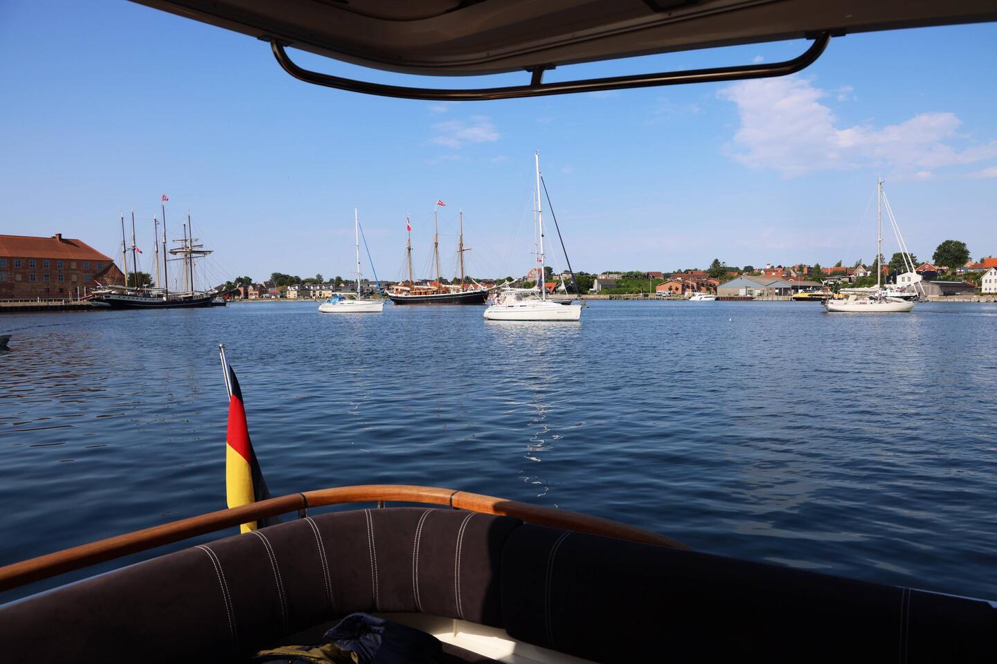 Wenn man zu hoch ist muss, man vor der Brücke warten.