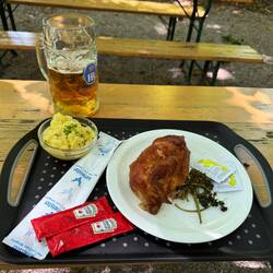 Mittagspause im Aumeister Biergarten.
