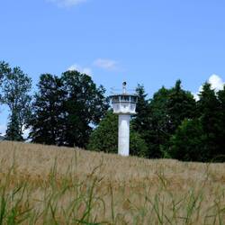 Wachturm der DDR im Feld