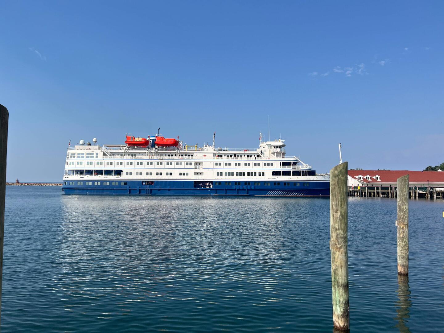 Cruise Ship Victory I