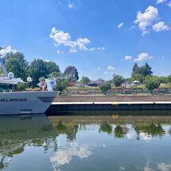 Die Edelweiss vor Grevenmacher, das Freibad dahinter ist für uns leider unerreichbar
