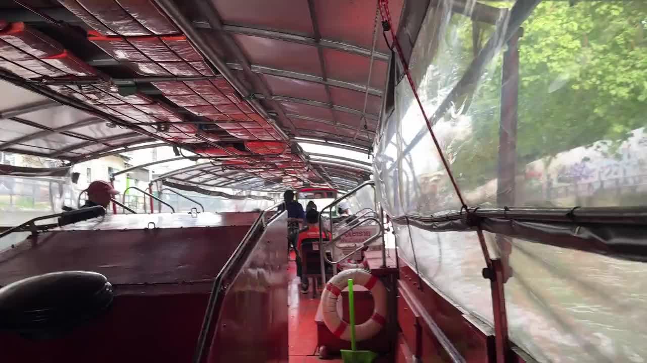 The klong taxi that plies Klong Saen Saep.