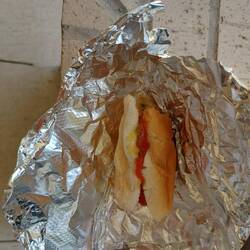 Hot Dog (ok halber) vom BBQ Wagen, hatte mehr erwartet, aber support your local NP.