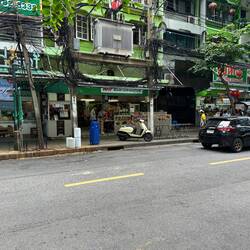 Hai Som Tam at Soi Convent.