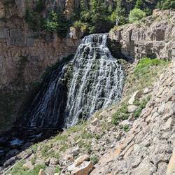 Ein Wasserfall am Weg