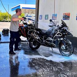 Wir putzen unsere Bikes für Kanada heraus!
