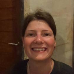Selfie nachts um 3 Uhr während Xenia versucht das Zimmer ohne Bargeld zu bezahlen 🤣
