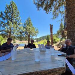 Gemütliche Runde beim Austauschen von Tatsachen 😊😇