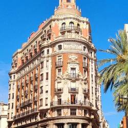 Ici la Banque de Valence et son style classique datant de 1917