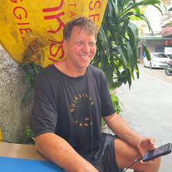 Jeff eagerly awaiting his pad see iew at Lee Jae.