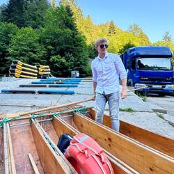 Am Ziel angekommen, der Lkw für den Rücktransport der Flöße wartet schon.