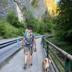Wir müssen noch ein bisschen laufen und dann geht es mit einem Microbus zurück zu Ole.
